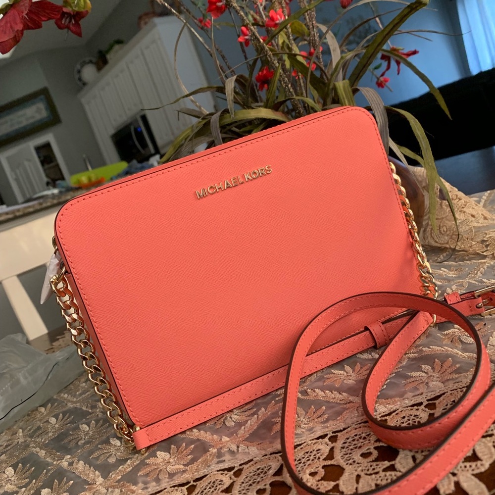 New MK Jet Set Crossbody 🍑 last one - Picture 1 of 4